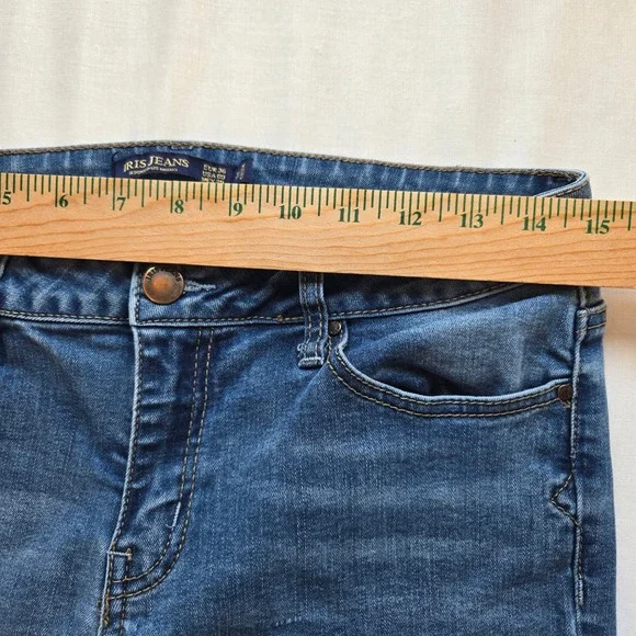 Distressed Skinny Jeans Sz 9 Medium Wash Denim Casual Stretch Waist Silhouette - Picture 4 of 6